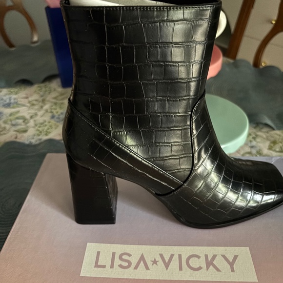 Lisa & Vicky size 9 - Picture 1 of 1